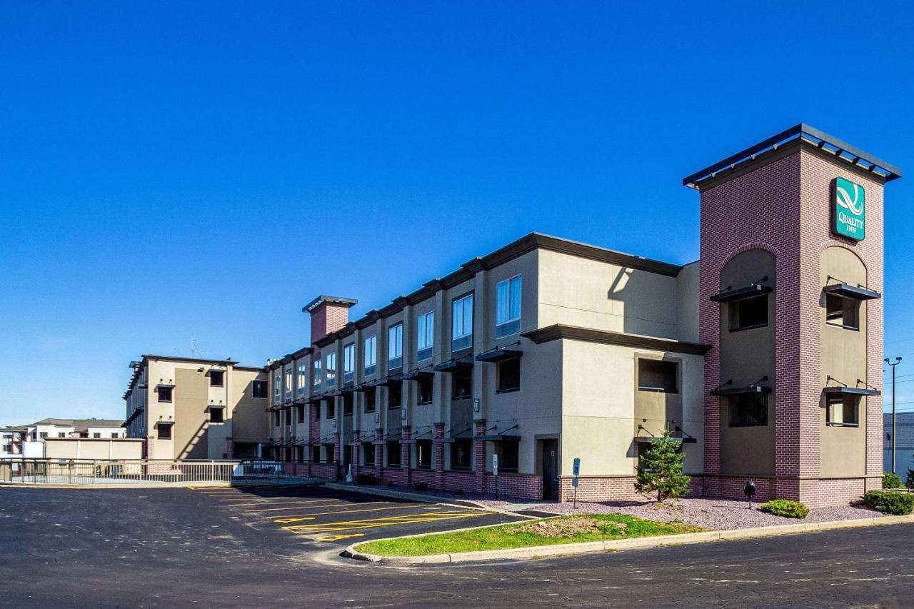 Quality Inn Milwaukee- Brookfield Exterior foto