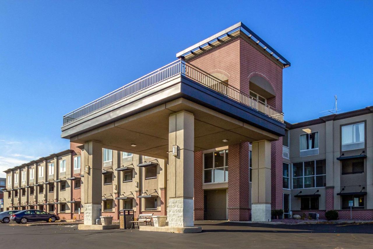 Quality Inn Milwaukee- Brookfield Exterior foto