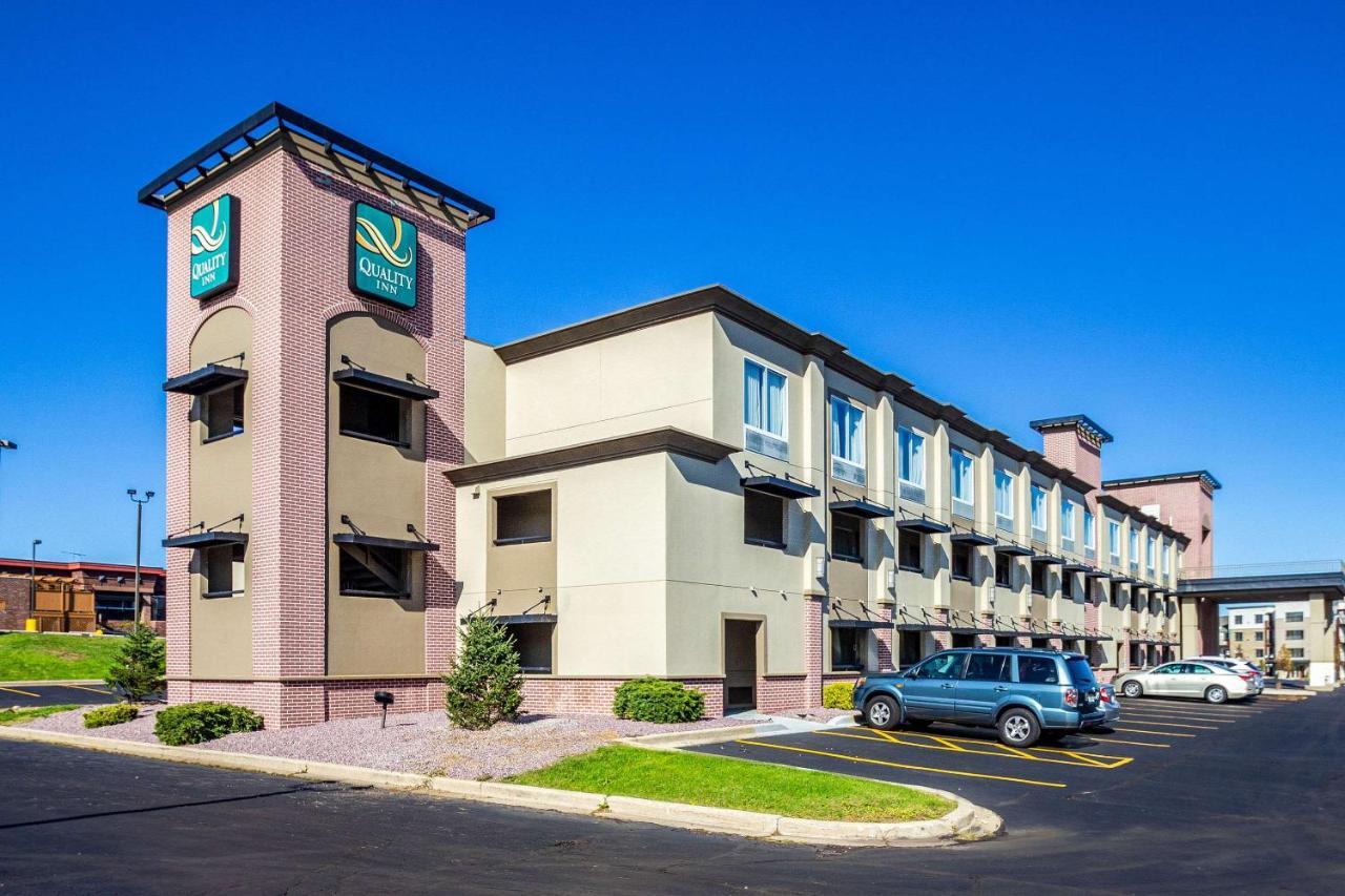 Quality Inn Milwaukee- Brookfield Exterior foto