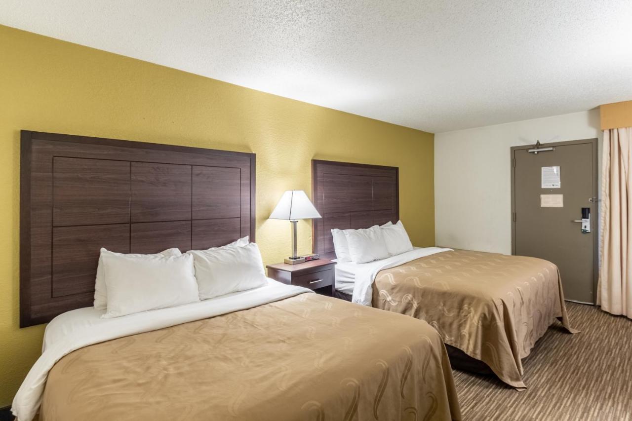 Quality Inn Milwaukee- Brookfield Exterior foto