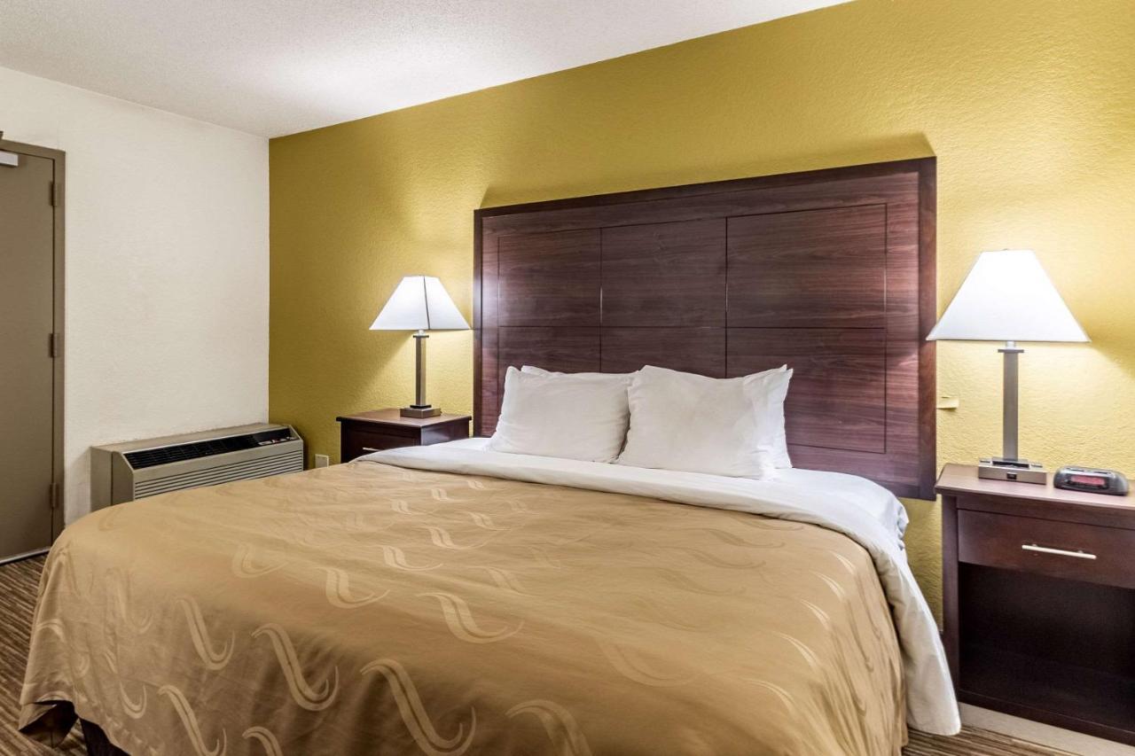 Quality Inn Milwaukee- Brookfield Exterior foto