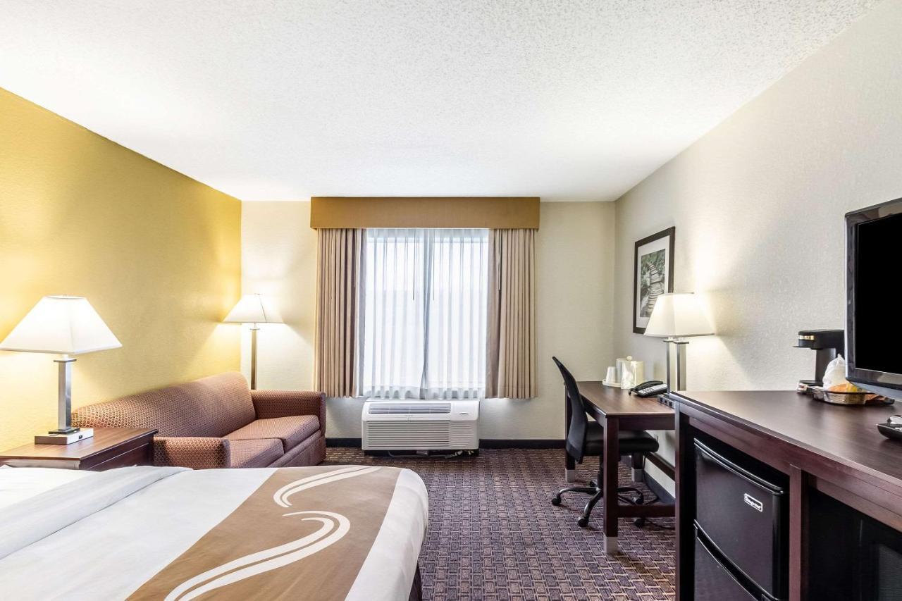 Quality Inn Milwaukee- Brookfield Exterior foto