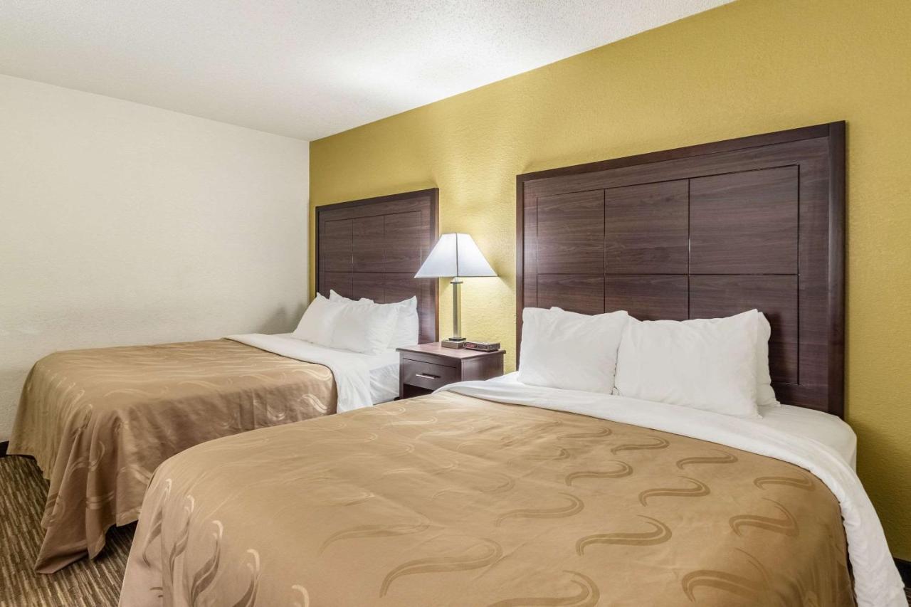 Quality Inn Milwaukee- Brookfield Exterior foto