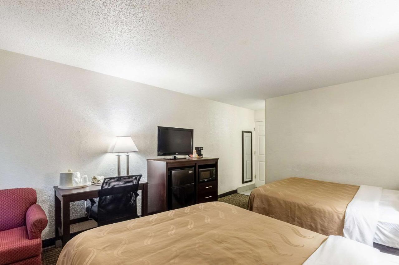 Quality Inn Milwaukee- Brookfield Exterior foto
